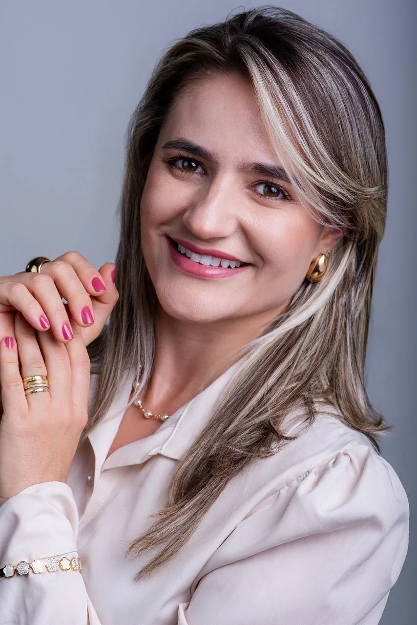 Retrato profissional de Gisele Cordeiro